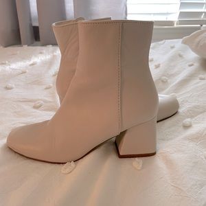 Steve Madden White Booties in women’s size 5